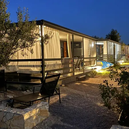 Hébergement de vacances Mobile Paradise - Two Bedroom Mobile With Terrace *